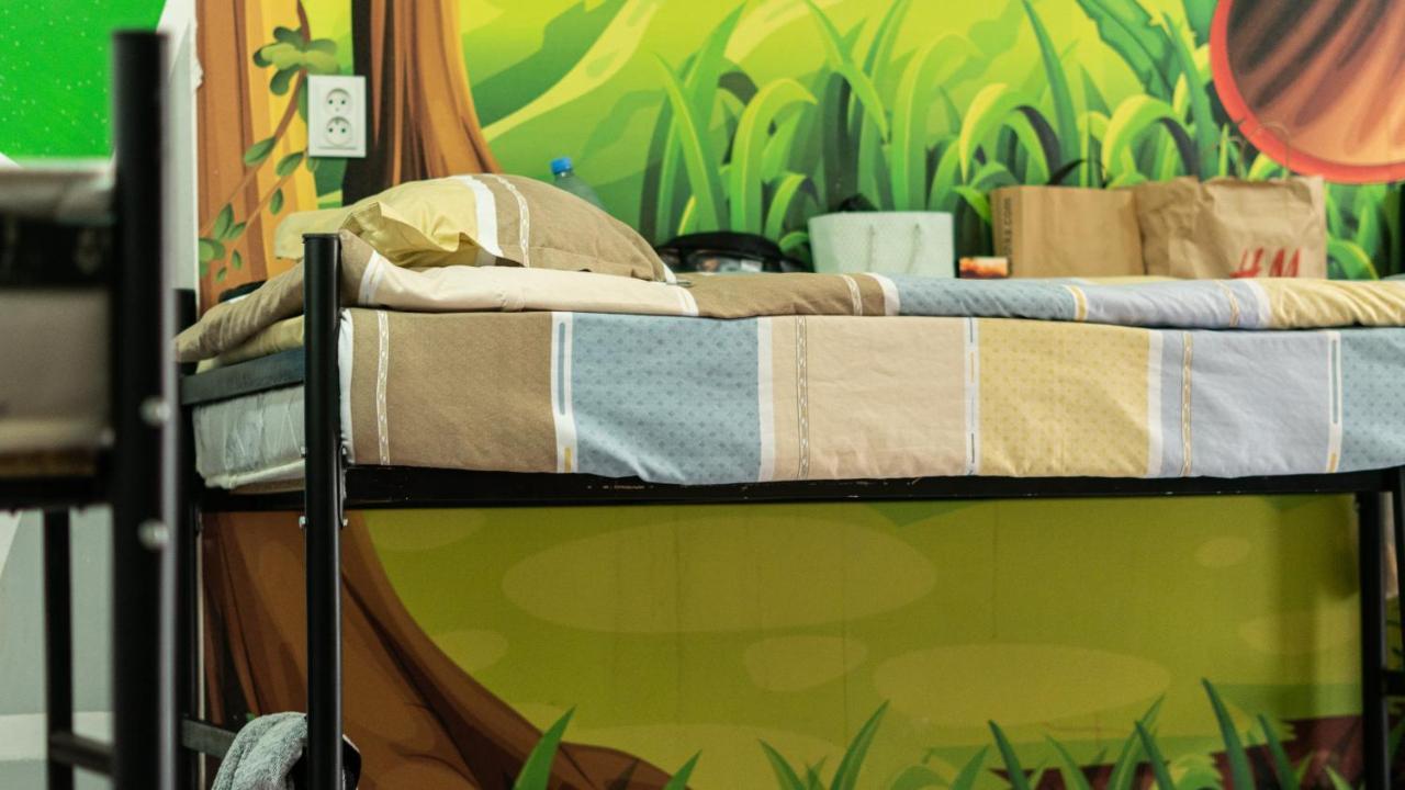 אלמטי Fox Hostel חדר תמונה