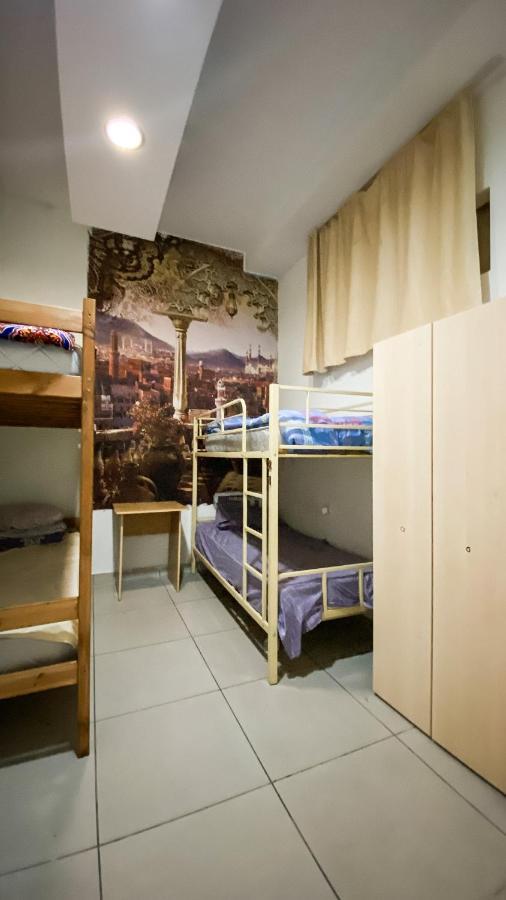 אלמטי Fox Hostel חדר תמונה